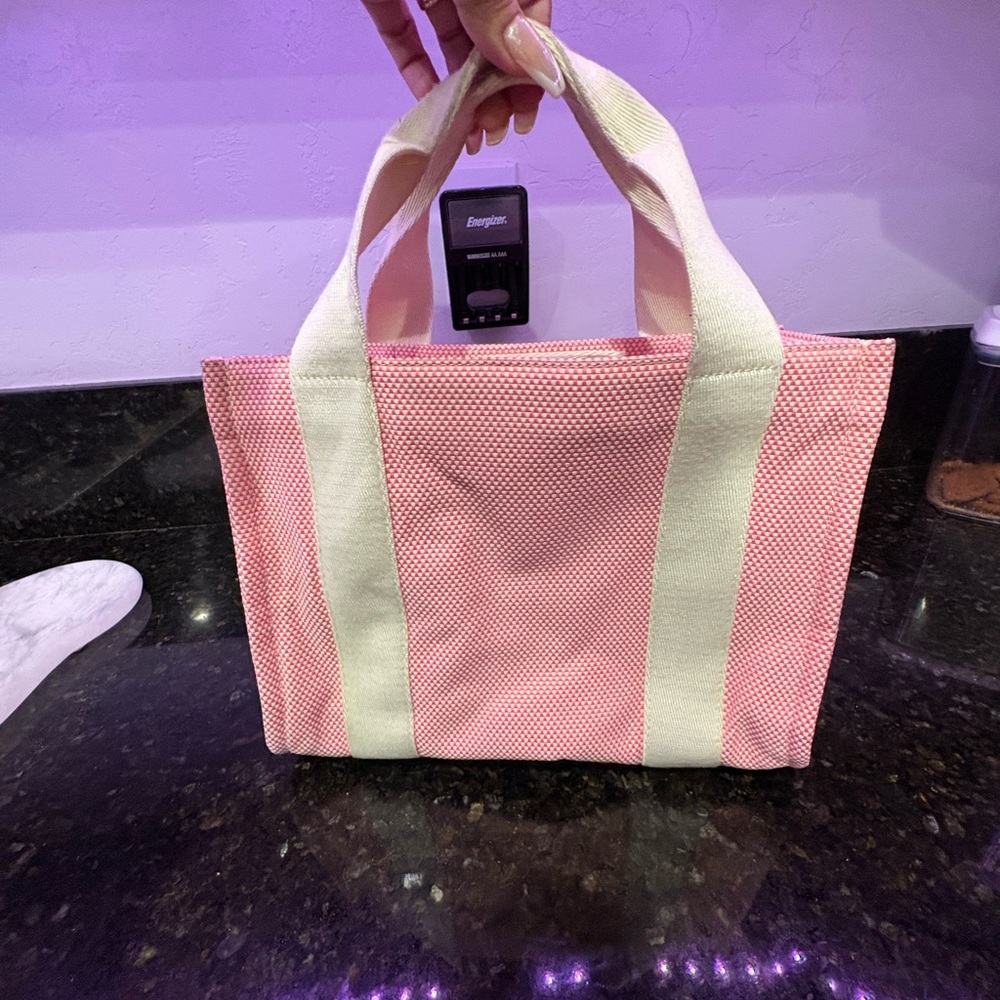Lululemon mini tote Exclusive Australia Released ONLY PINK - Picture 11 of 13
